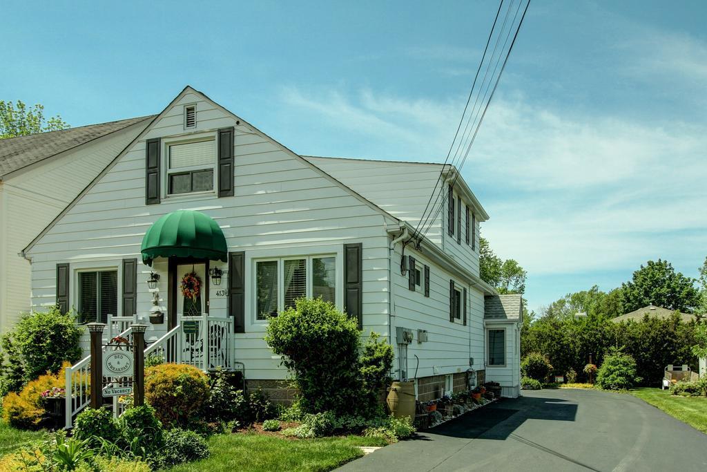Williams Gate Bed & Breakfast Private Suites 나이아가라온더레이크 외부 사진