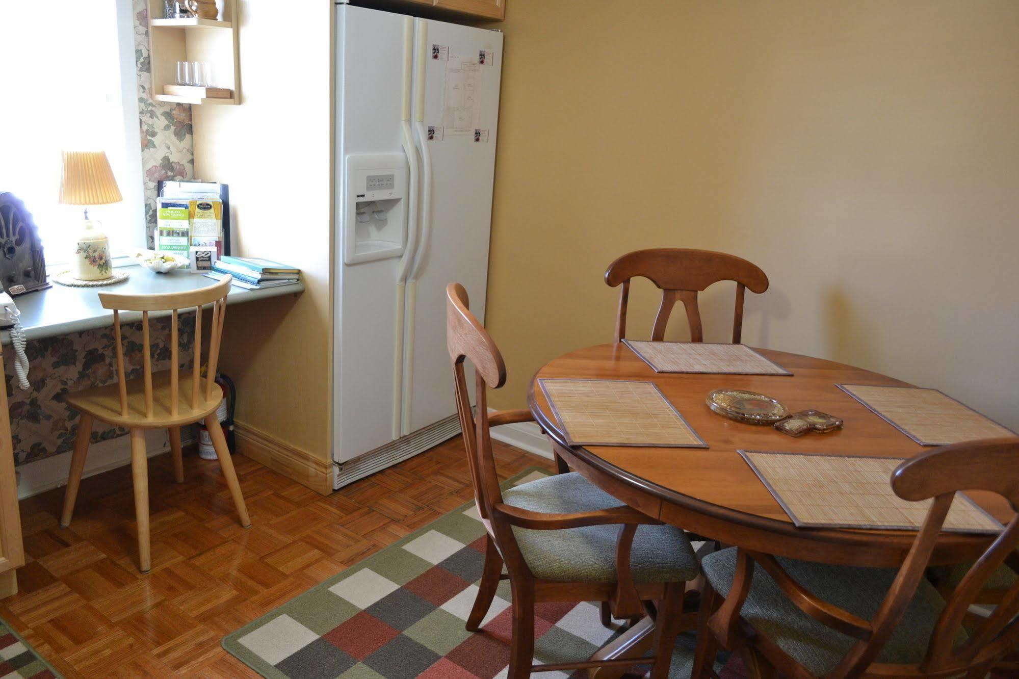 Williams Gate Bed & Breakfast Private Suites 나이아가라온더레이크 외부 사진