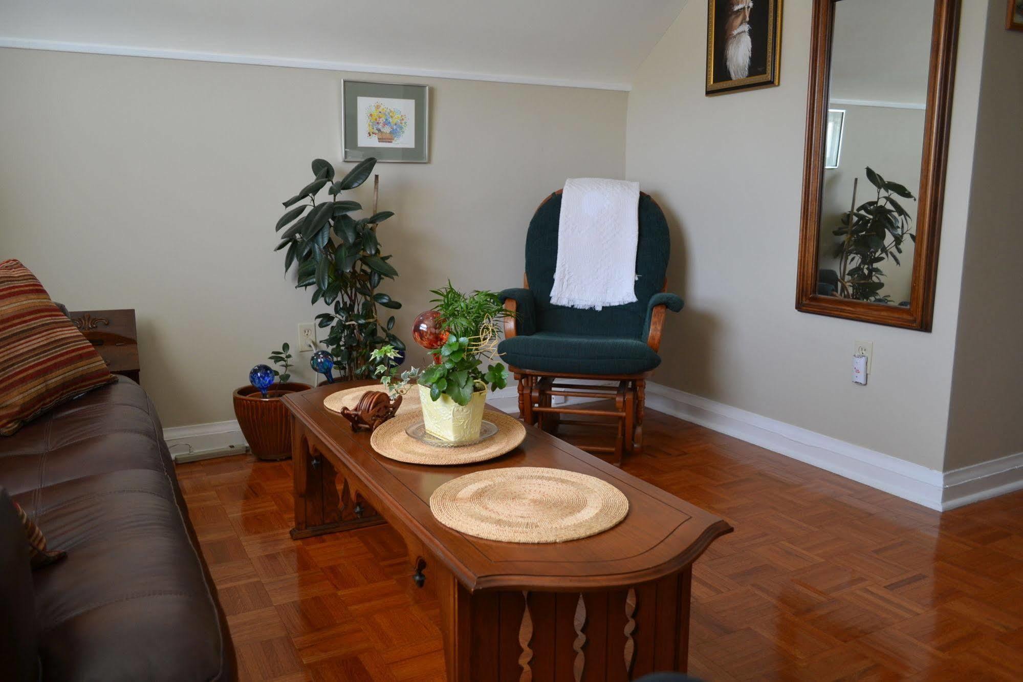 Williams Gate Bed & Breakfast Private Suites 나이아가라온더레이크 외부 사진
