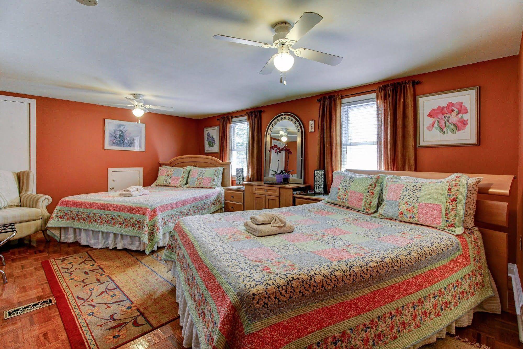 Williams Gate Bed & Breakfast Private Suites 나이아가라온더레이크 외부 사진