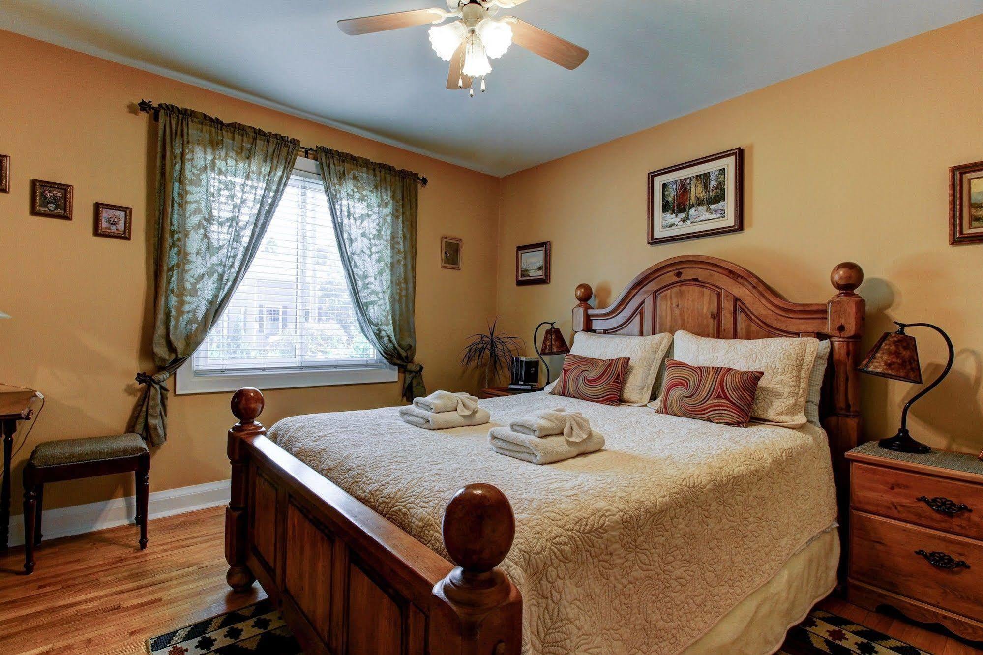 Williams Gate Bed & Breakfast Private Suites 나이아가라온더레이크 외부 사진