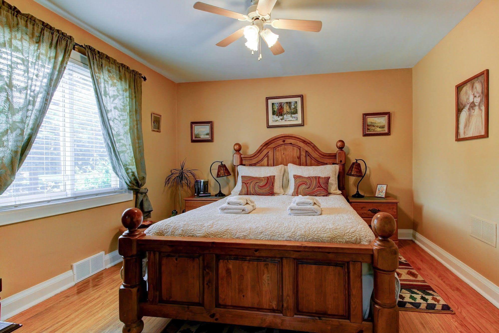 Williams Gate Bed & Breakfast Private Suites 나이아가라온더레이크 외부 사진
