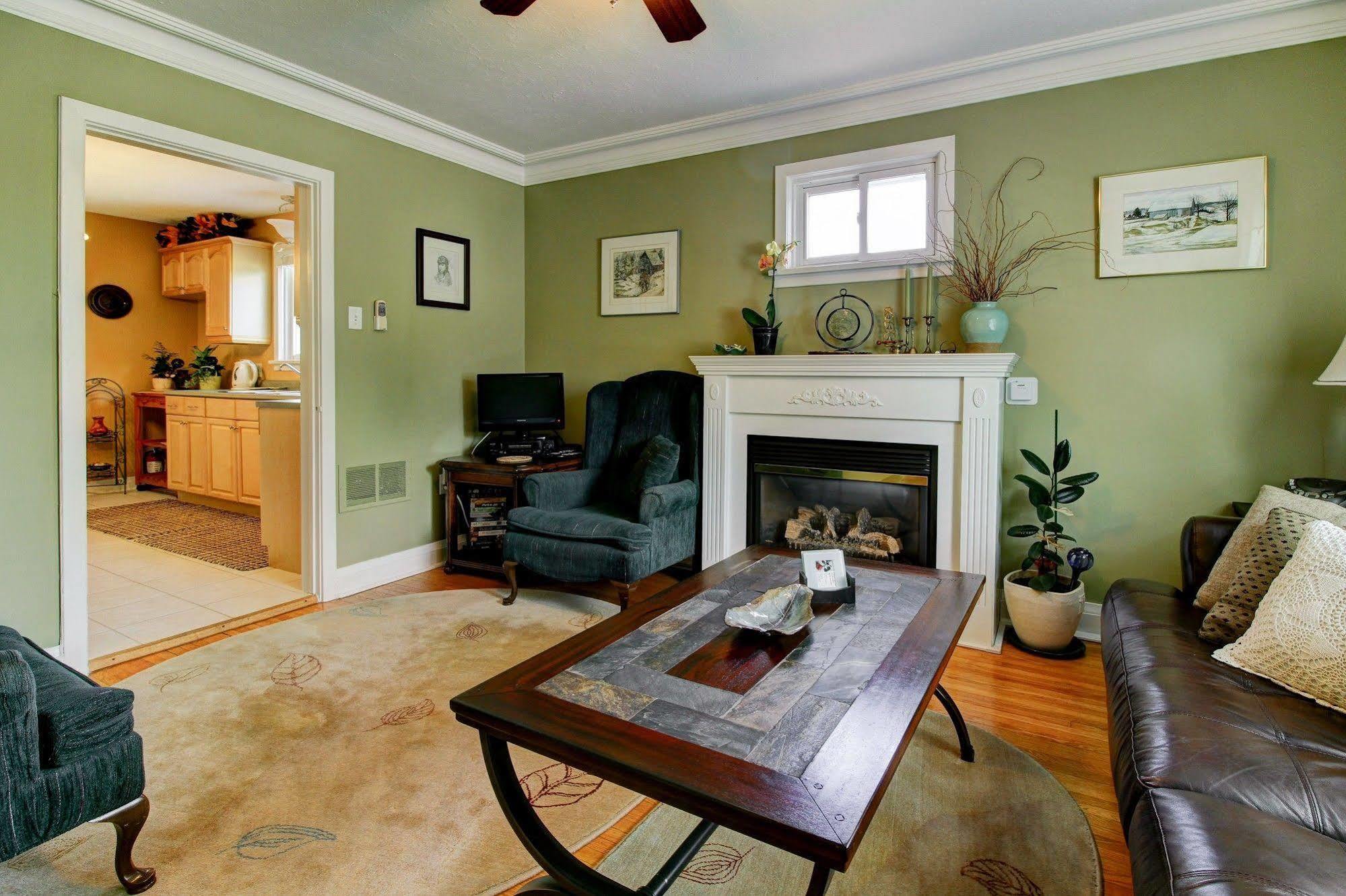 Williams Gate Bed & Breakfast Private Suites 나이아가라온더레이크 외부 사진