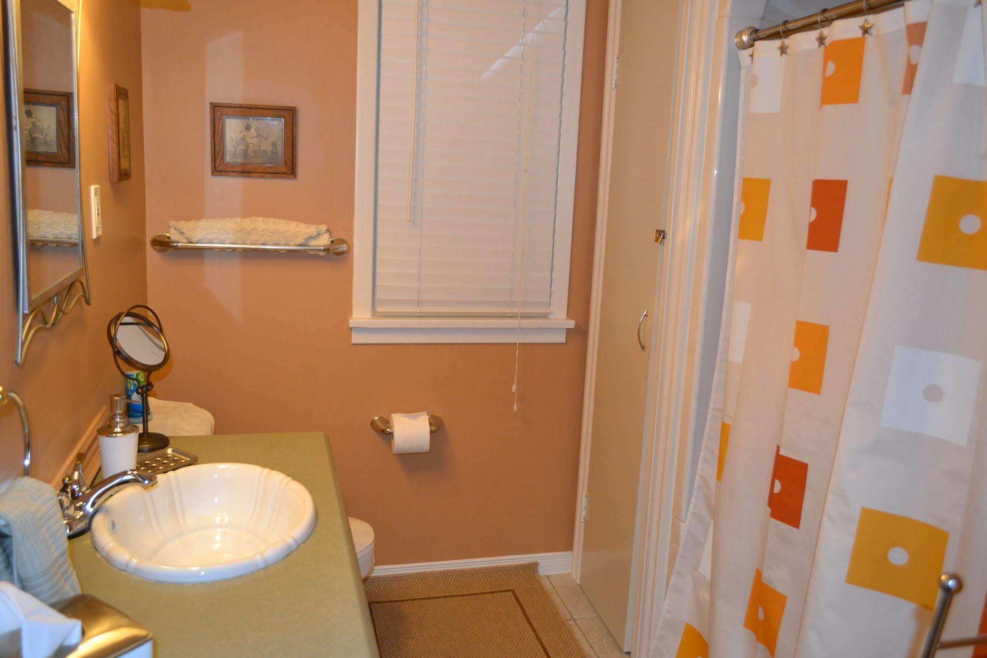 Williams Gate Bed & Breakfast Private Suites 나이아가라온더레이크 외부 사진