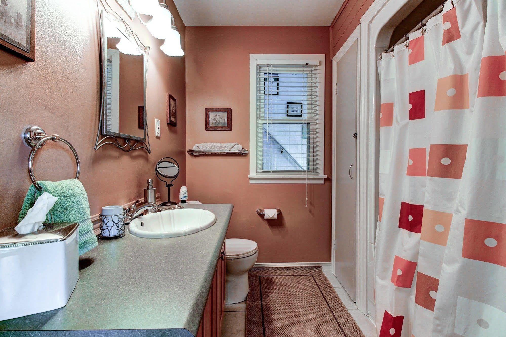 Williams Gate Bed & Breakfast Private Suites 나이아가라온더레이크 외부 사진