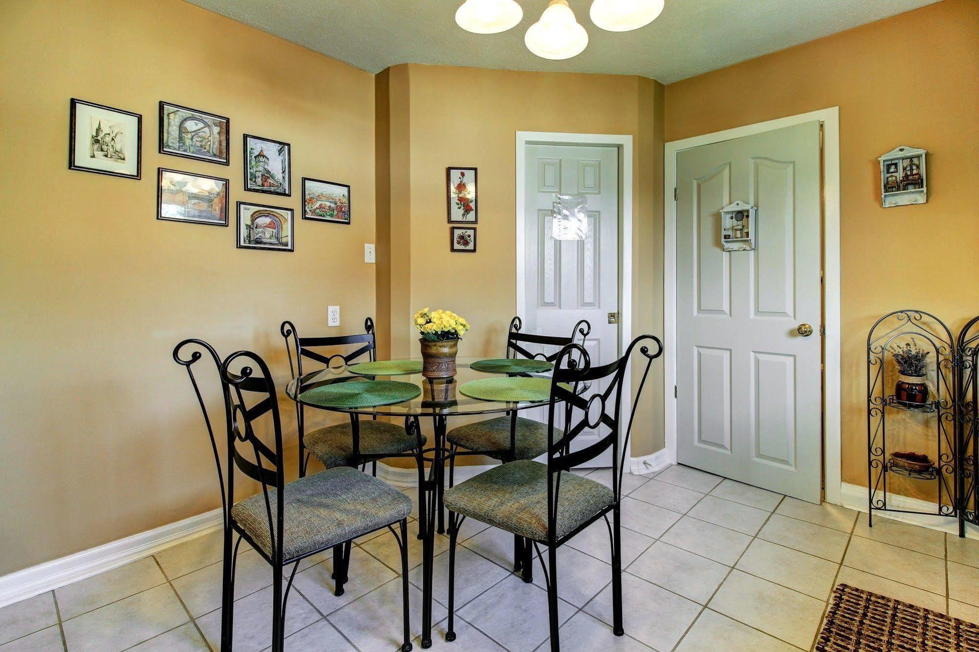 Williams Gate Bed & Breakfast Private Suites 나이아가라온더레이크 외부 사진